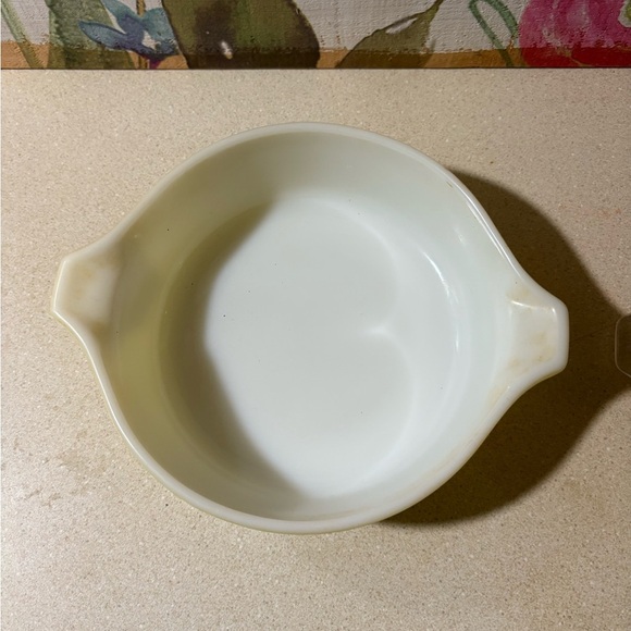 Vintage Pyrex Yellow Ceramic Cookware Bowl with Lid Circa 40’s - 60’s - Picture 3 of 4